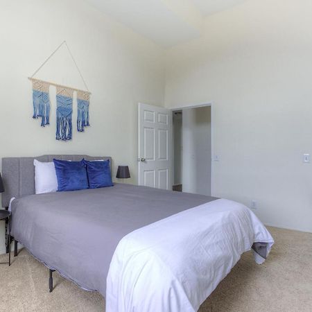 Frontdesk I River Place Apts Rivertown Detroit Apartment Стая снимка