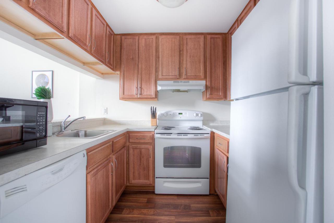 Frontdesk I River Place Apts Rivertown Detroit Apartment Стая снимка