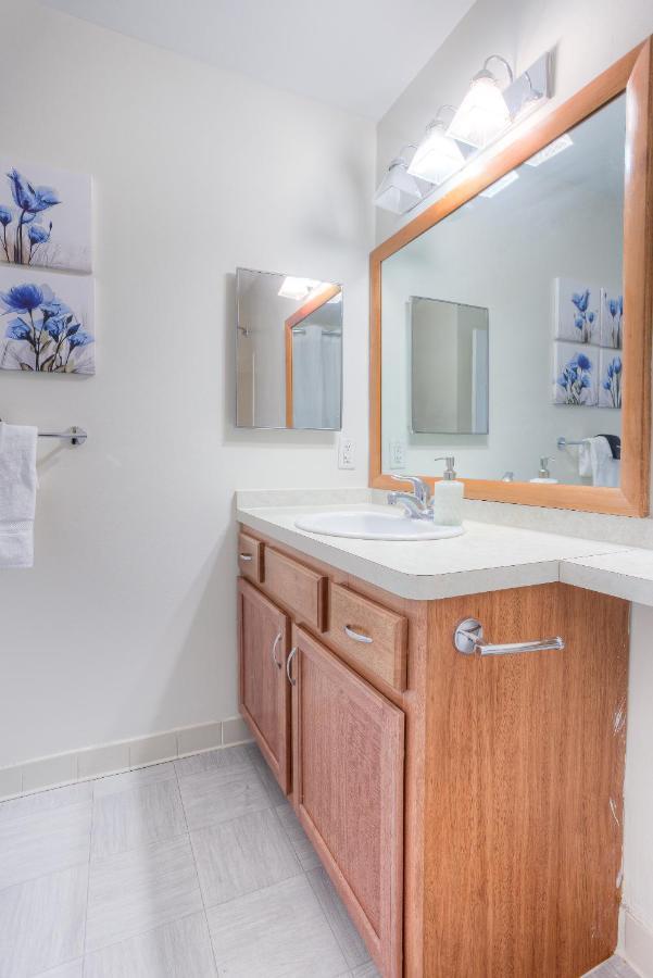 Frontdesk I River Place Apts Rivertown Detroit Apartment Стая снимка