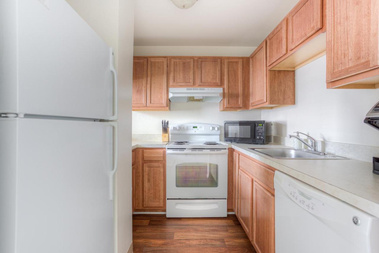 Frontdesk I River Place Apts Rivertown Detroit Apartment Стая снимка